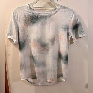 Lululemon womans splatter paint high-neck training tshirt size 4